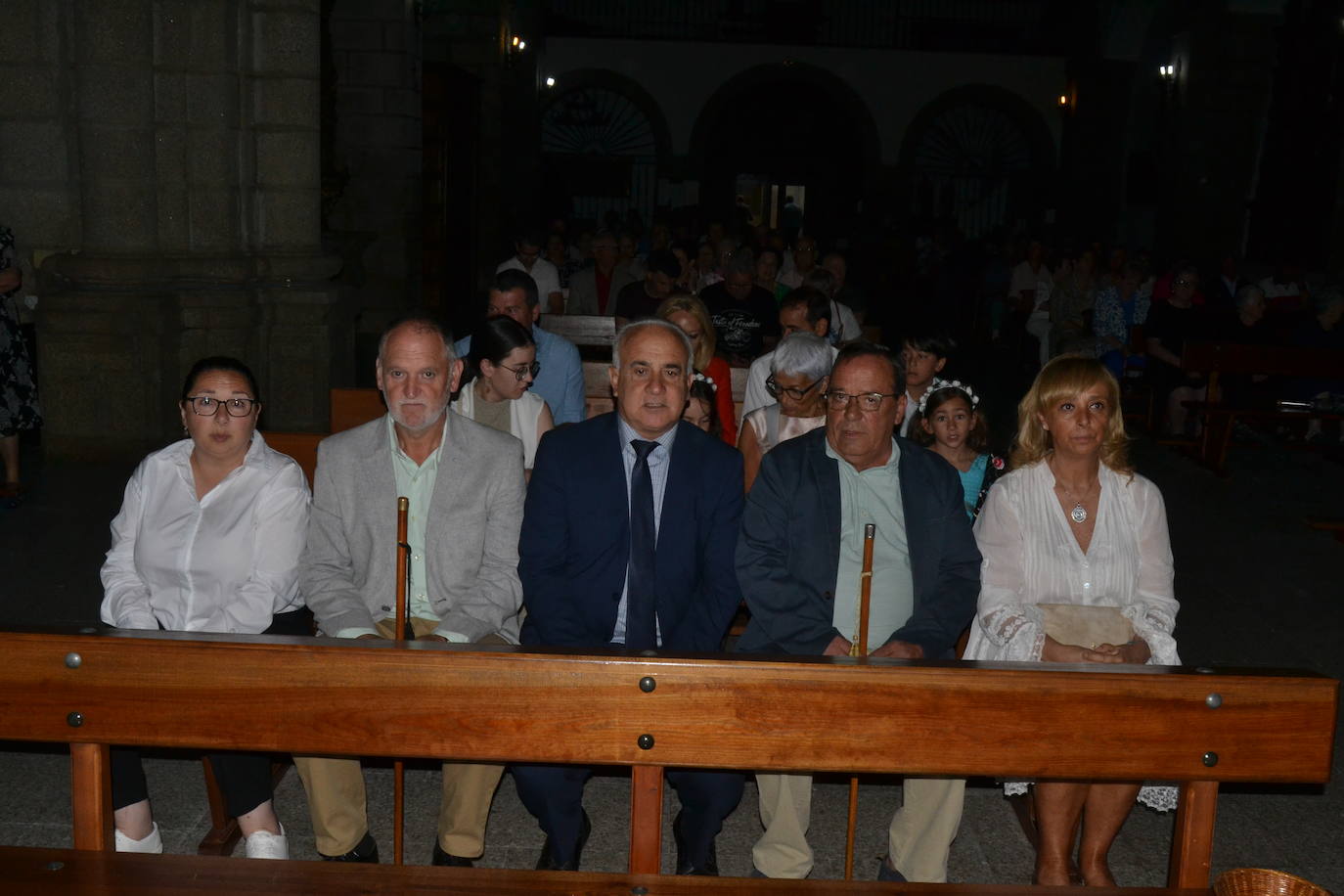 Hinojosa “echa” la bandera a pesar del viento y la lluvia