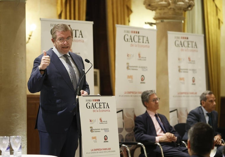 Isidoro Alanís, durante su intervención junto a Julio Pindado y Augusto Cobos, este martes en el Foro GACETA de la Economía