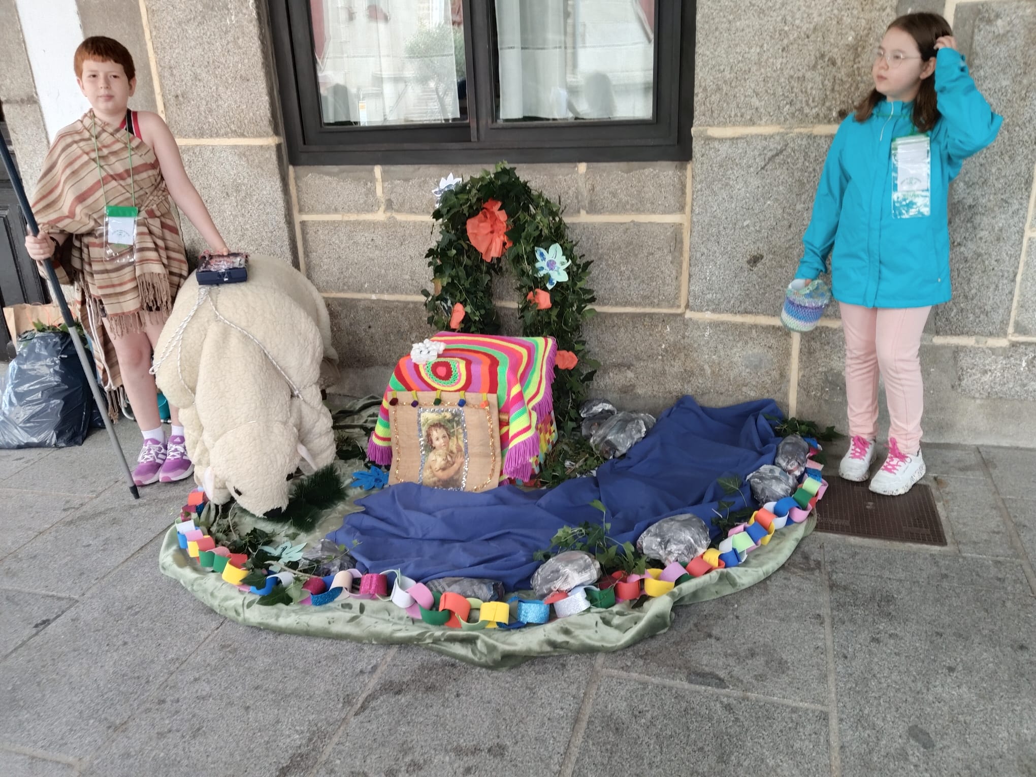Béjar reta al mal tiempo y revive la tradición de los Arcos de San Juanito