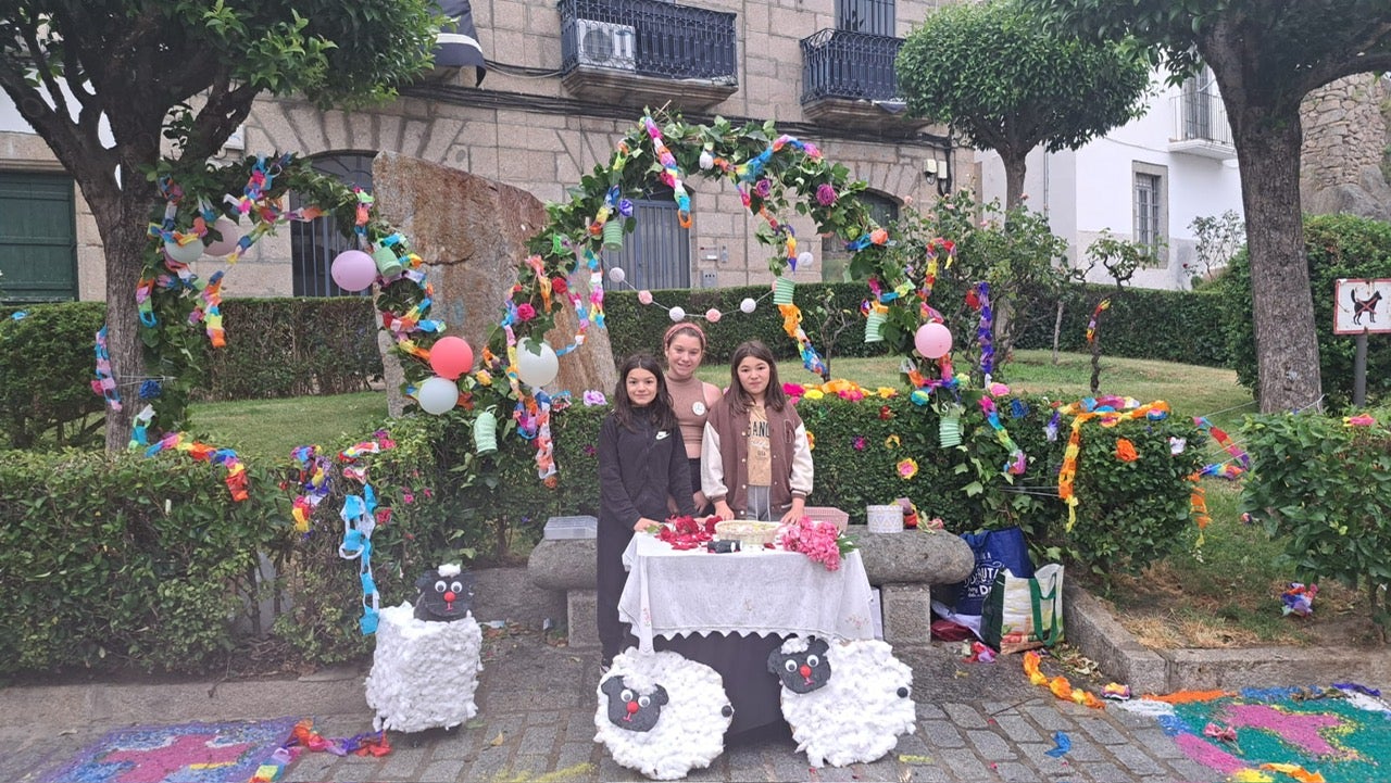 Béjar reta al mal tiempo y revive la tradición de los Arcos de San Juanito