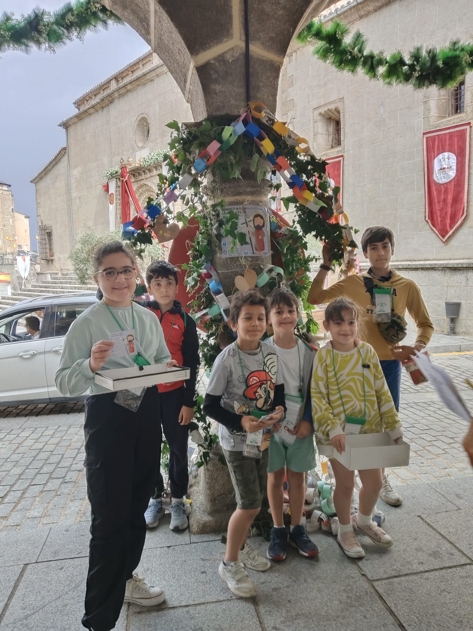 Béjar reta al mal tiempo y revive la tradición de los Arcos de San Juanito