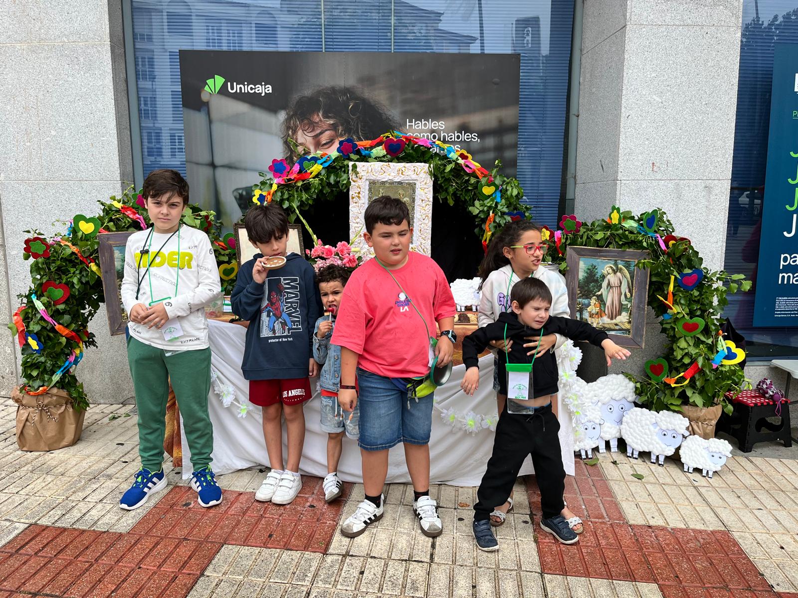 Béjar reta al mal tiempo y revive la tradición de los Arcos de San Juanito