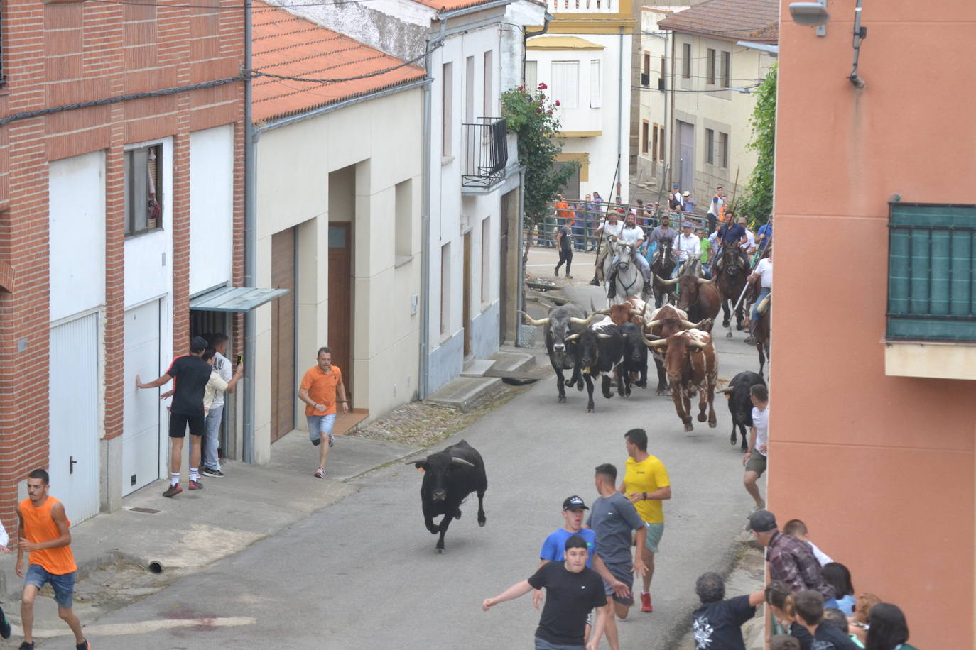 Brillante cierre de San Juan en Hinojosa de Duero
