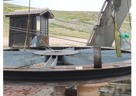 Imagen del eje del telesilla desmontando para ser reparado.