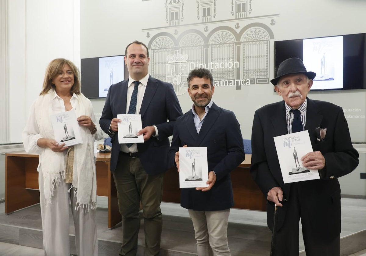 Isabel Bernardo, David Mingo, Ángel Martín y Luis Frayle, en la presentación del nuevo número de la revista Papeles del Martes