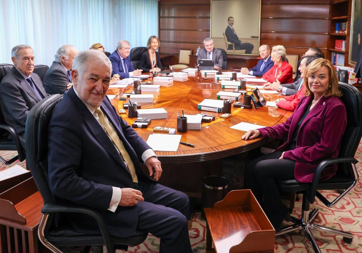 El presidente del Tribunal Constitucional, Cándido Conde-Pumpido, y los demás magistrados en un Pleno (Imagen de archivo).