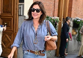 Nuria González a la salida de un restaurante.