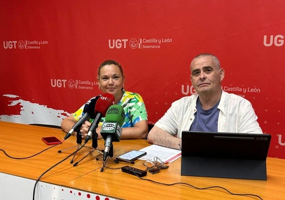 Irene Fernández y Teo González, responsables de movilidad y del sector ferroviario en UGT Salamanca.