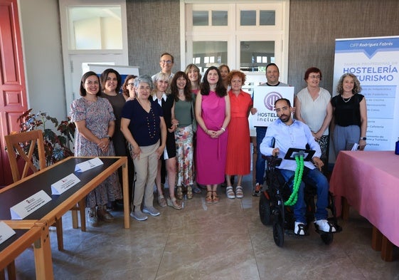Foto de familia en el acto para la presentación del nuevo distintivo.