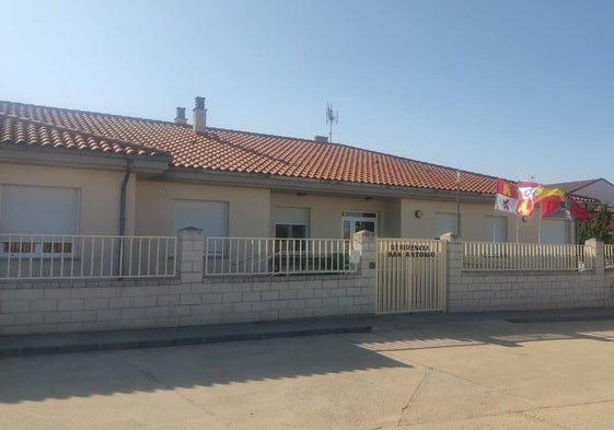 Exterior de la residencia municipal San Antonio de Espino de la Orbada.