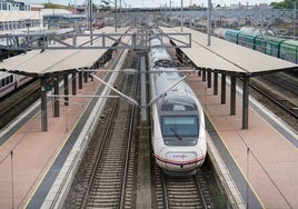 Un tren, en la estación de Salamanca.