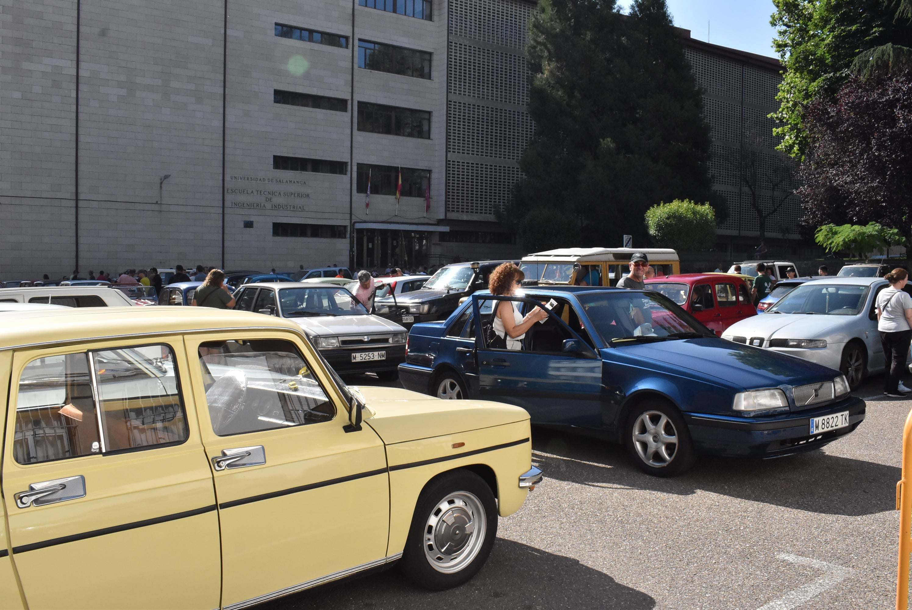 Éxito en la primera concentración de coches clásicos y vespas celebrada en Béjar