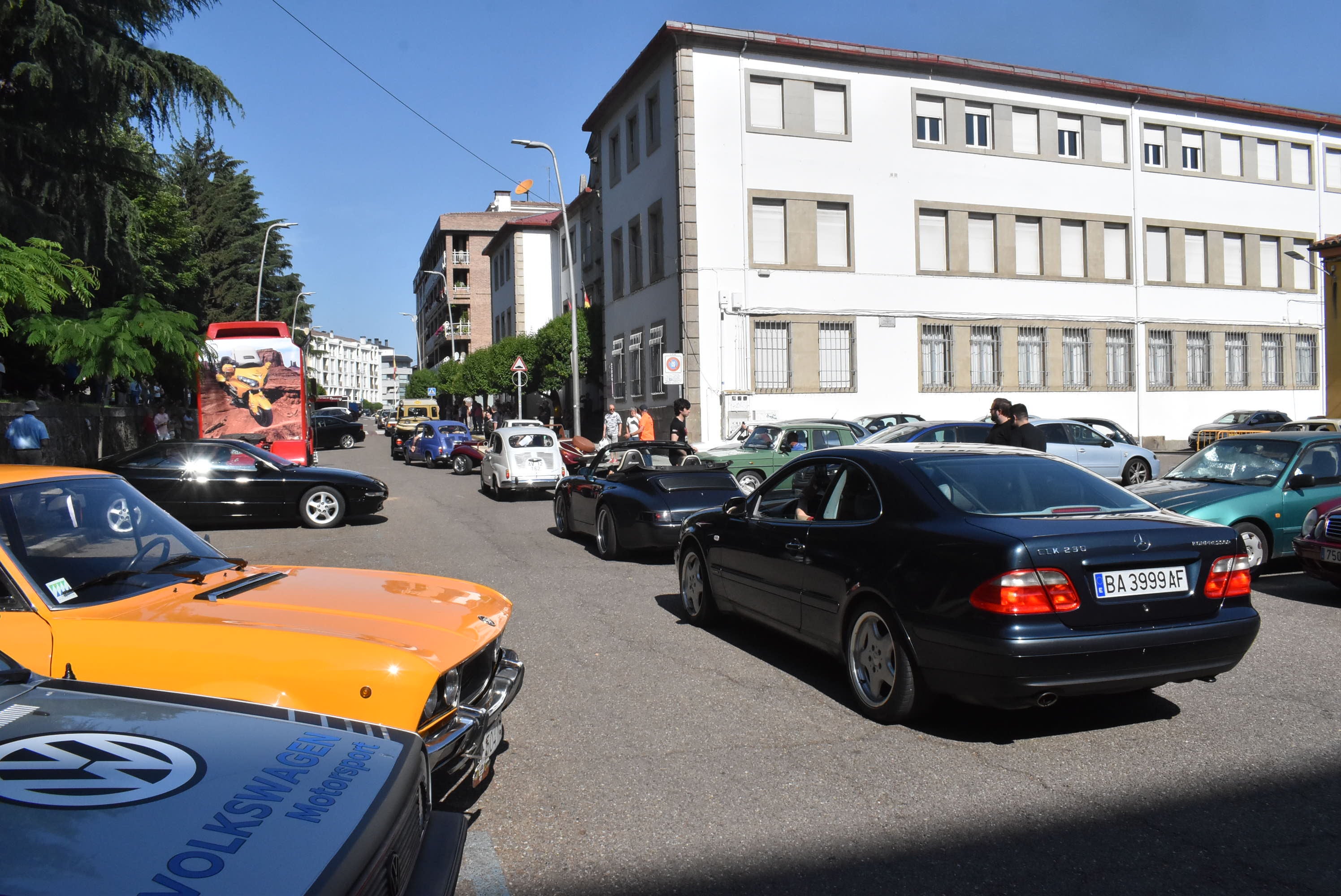 Éxito en la primera concentración de coches clásicos y vespas celebrada en Béjar