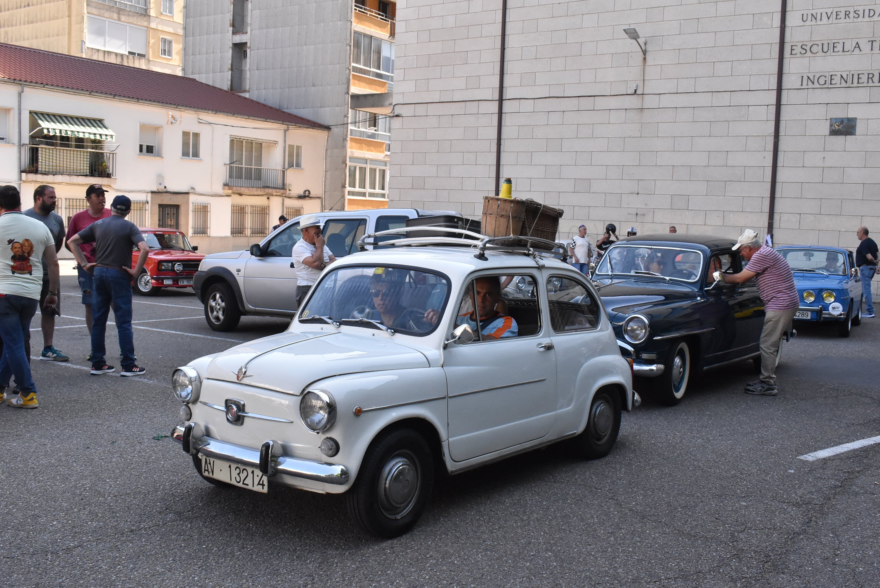 Éxito en la primera concentración de coches clásicos y vespas celebrada en Béjar