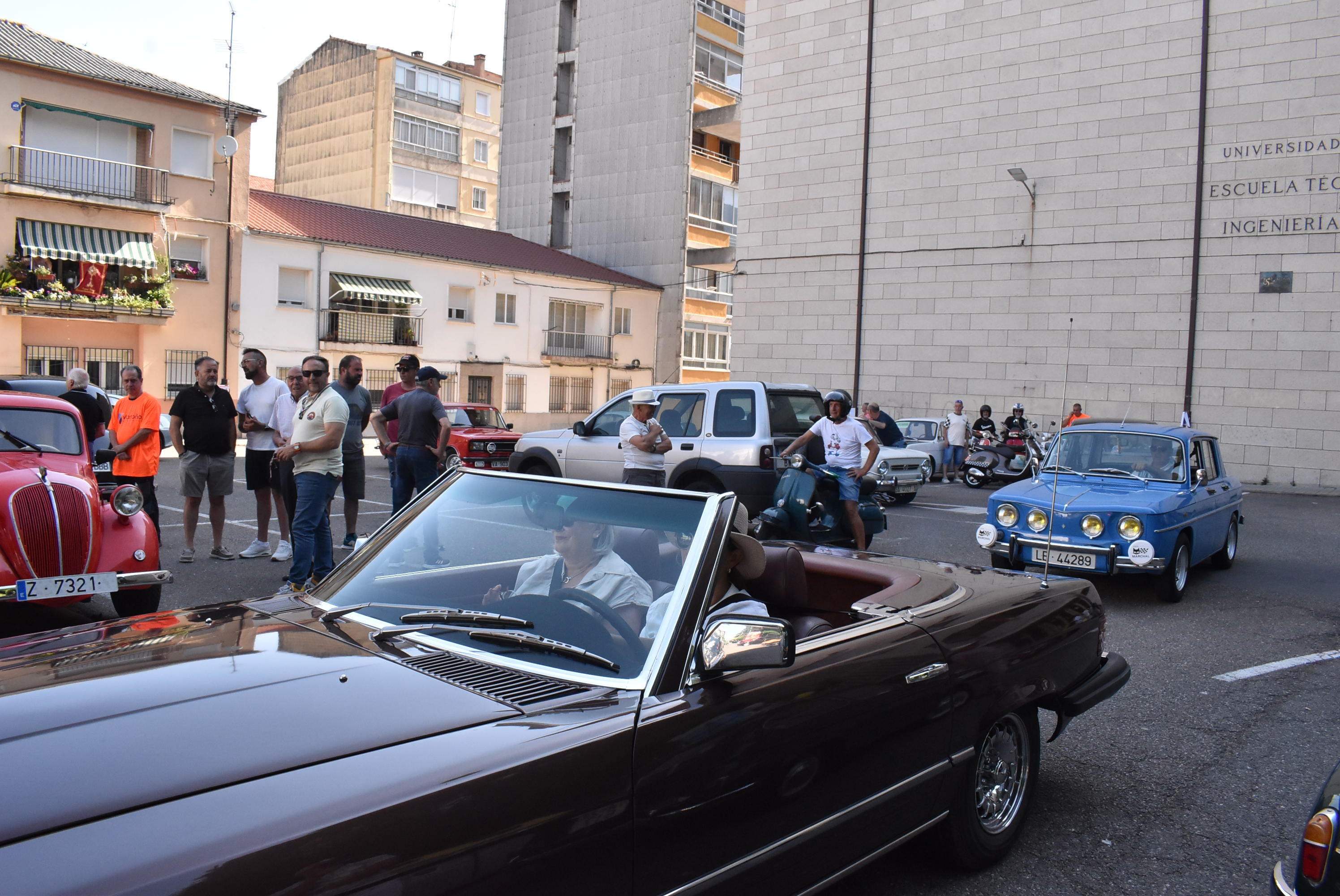 Éxito en la primera concentración de coches clásicos y vespas celebrada en Béjar