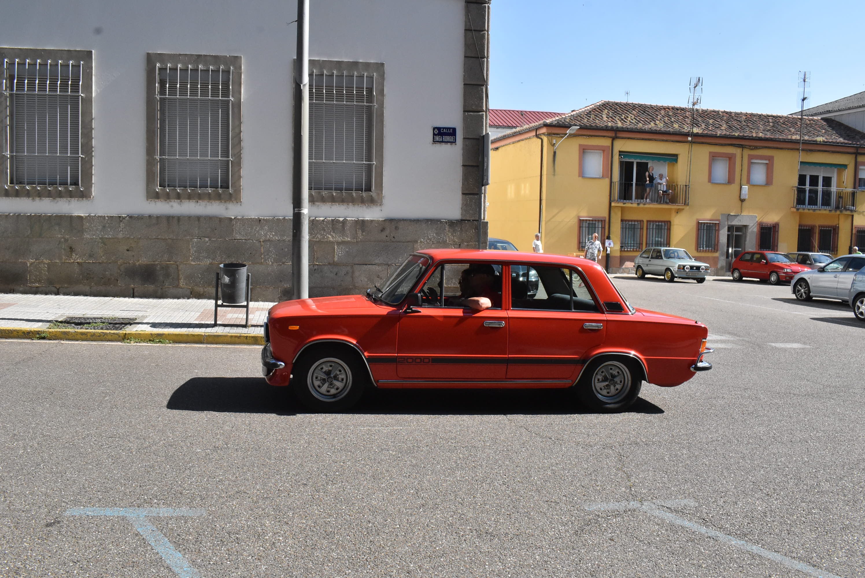 Éxito en la primera concentración de coches clásicos y vespas celebrada en Béjar