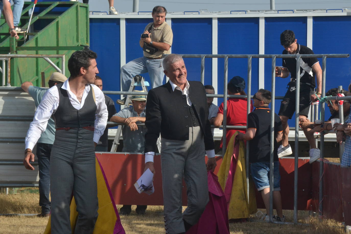 La tauromaquia se rinde a San Pedro en Villar de Peralonso