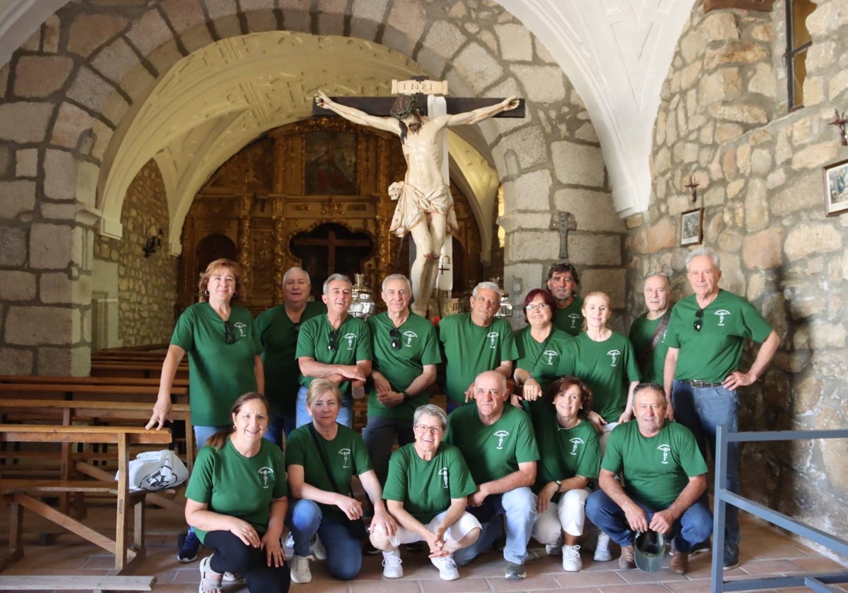 Reunión de quintos con el Cristo del Monte en Alaraz.