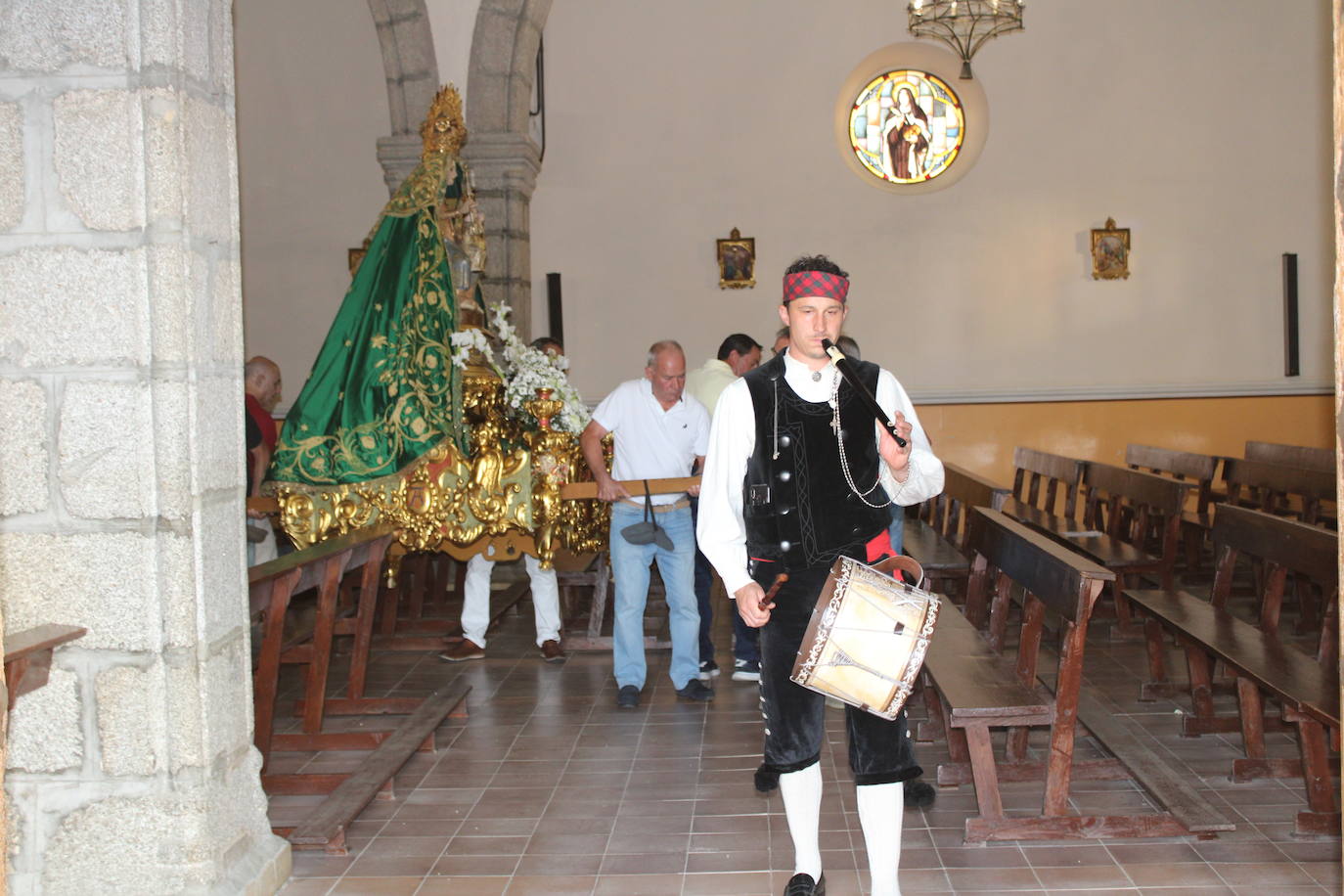 La Virgen de Valparaíso regresa a su ermita en Santibáñez de Béjar