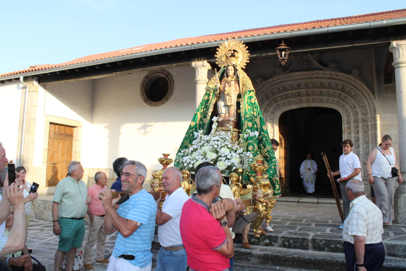 La Virgen de Valparaíso regresa a su ermita en Santibáñez de Béjar