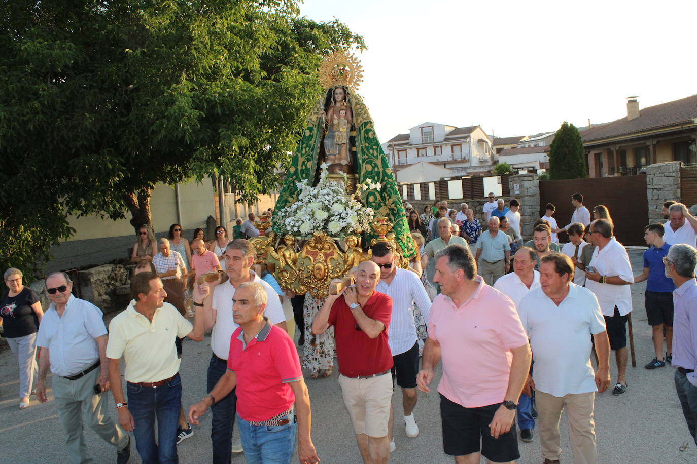 La Virgen de Valparaíso regresa a su ermita en Santibáñez de Béjar