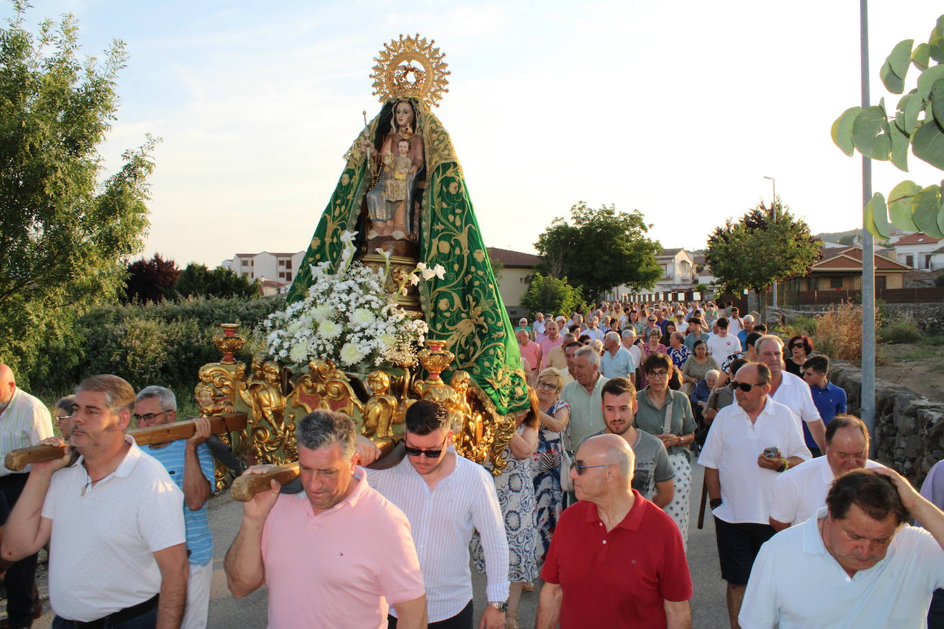 La Virgen de Valparaíso regresa a su ermita en Santibáñez de Béjar