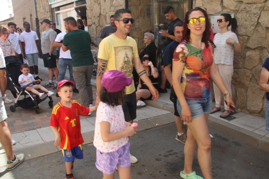 Los minibueyes triunfan en Castellanos de Villiquera