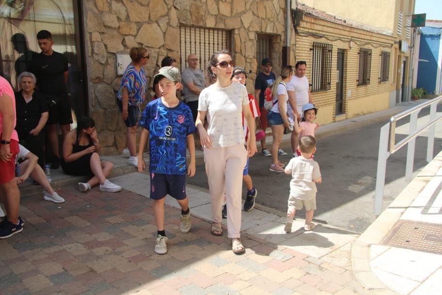 Los minibueyes triunfan en Castellanos de Villiquera