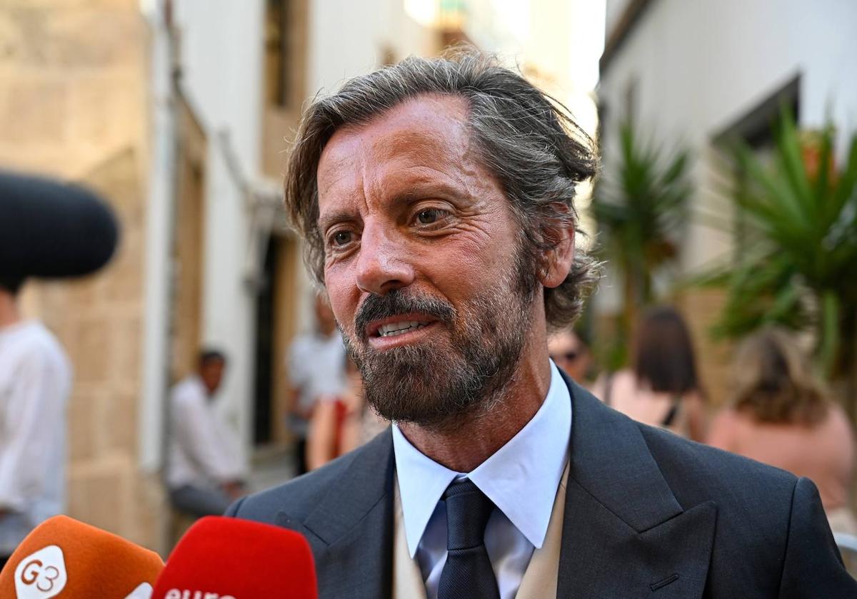 Quique Sánchez Flores, ante los medios de comunicación.