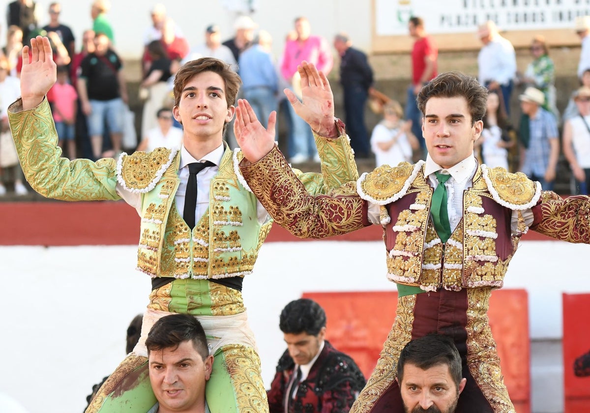 Julio Norte y Salvador Herrero, a hombros en Villanueva del Campo (Zamora).