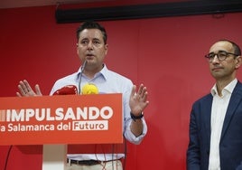 Daniel de la Rosa y David Serrada, este miércoles en la sede salmantina del PSOE.