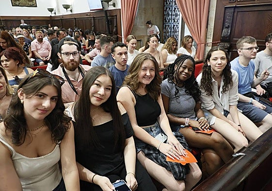 Algunos de los inscritos en los Cursos de Verano de la Universidad, este miércoles, en el Paraninfo.