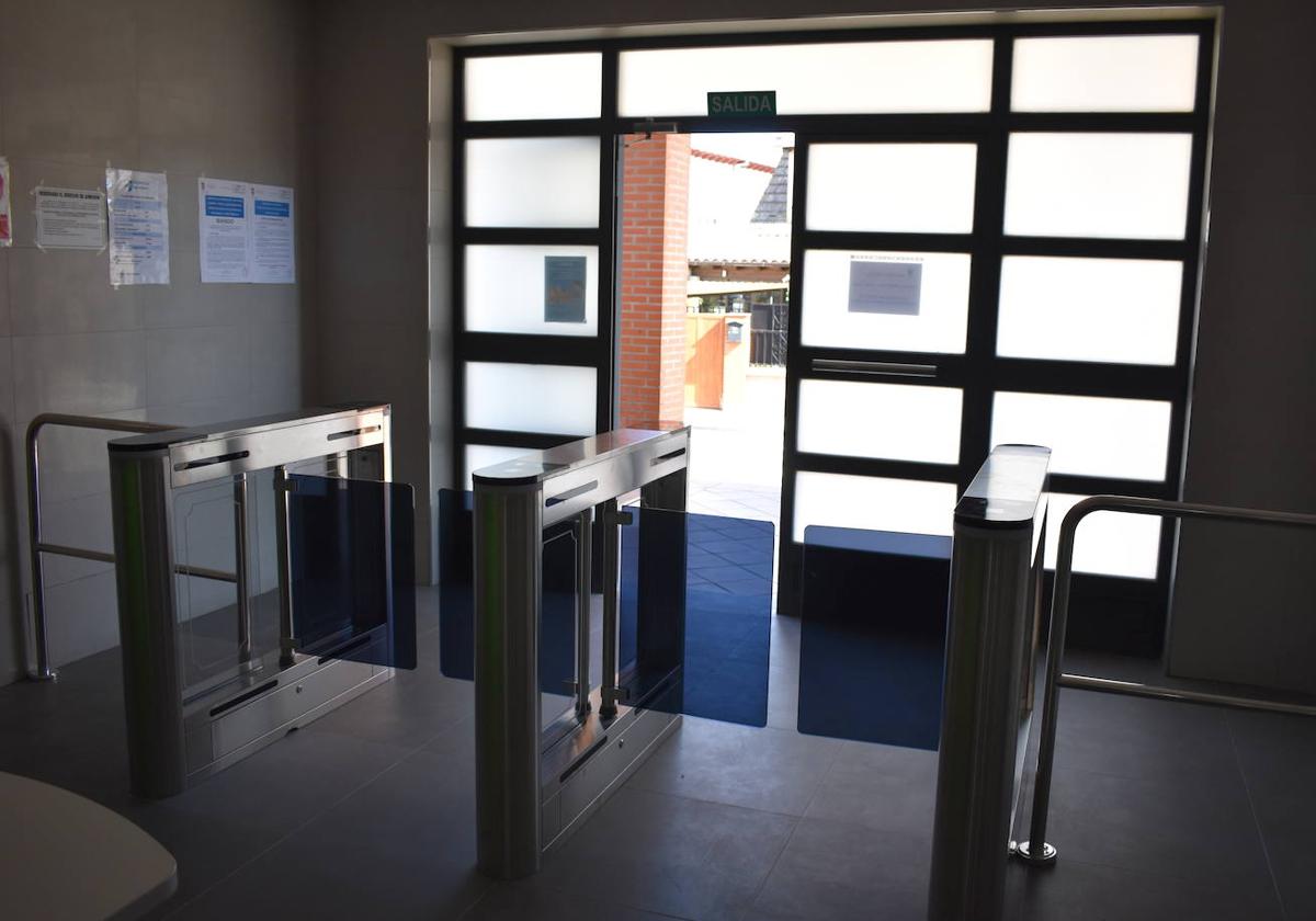 Cabrerizos ha estrenado sistema de control de acceso con tornos y pago con tarjeta.