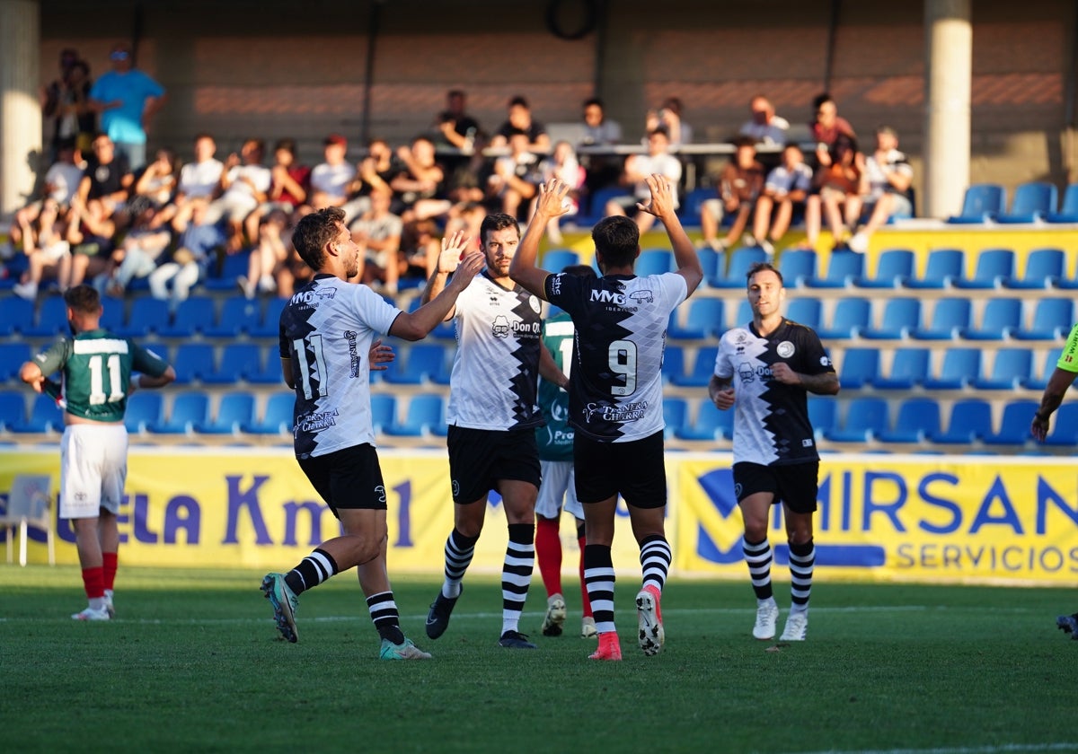 Los jugadores de Unionistas celebran un gol durante la pasada pretemporada.