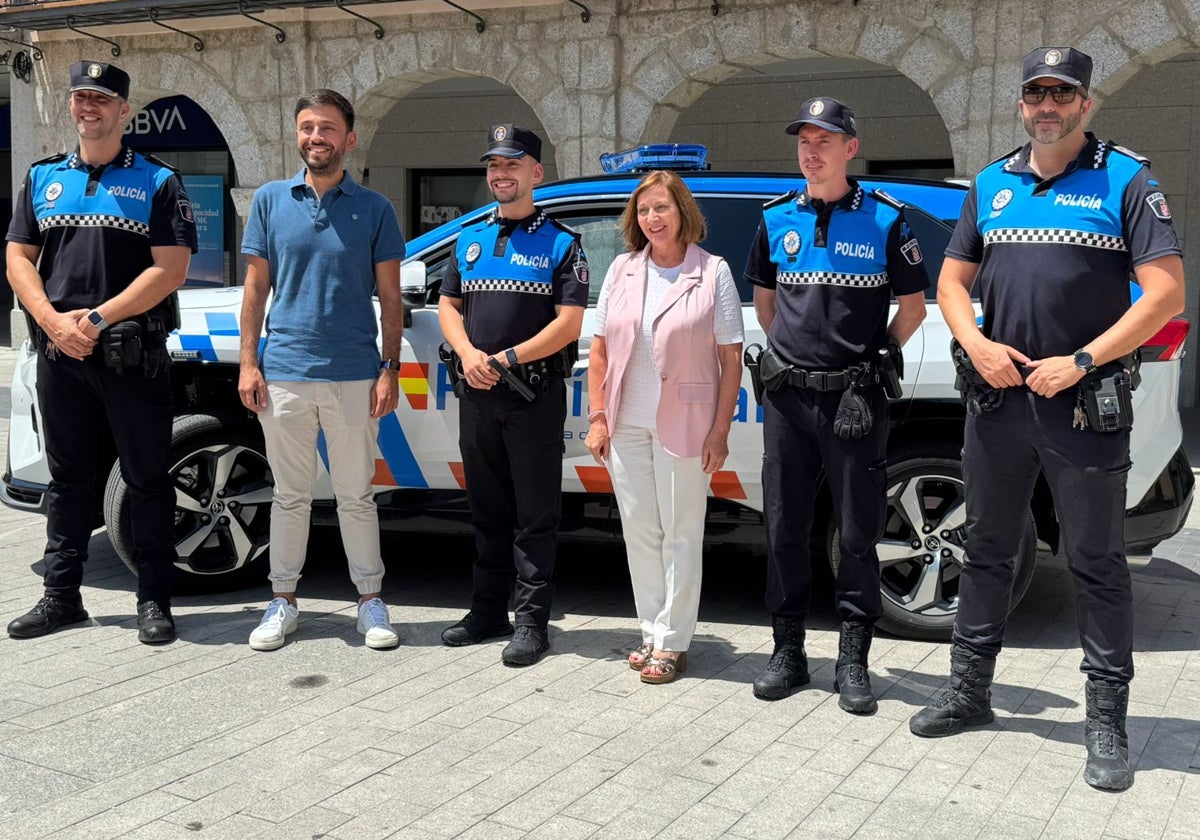 Eugenio Álvarez, Fran Díaz, Carmen Ávila junto a los dos nuevos agentes Marío Hernández y Rubén García, y Manuel López.