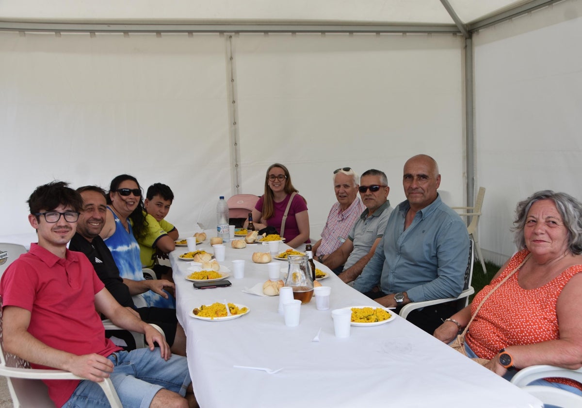 Paella para 300 y ambiente estival en Buenavista