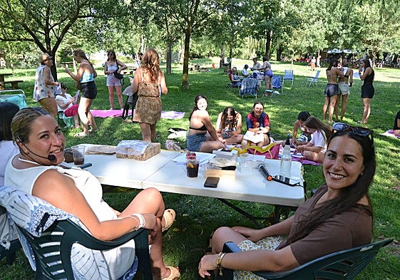 Ana Castaño y Paola Martín en el bingo