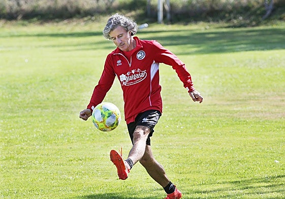 Roberto Aguirre en su etapa como entrenador de Unionistas.