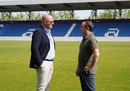 David Alonso Mata habla sobre el césped del Reina Sofía con Roberto Pescador.