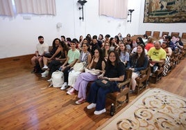 Decenas de estudiantes brasileños que han llegado esta semana a la ciudad acudieron al acto de presentación.