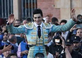 Jesús de la Calzada, a hombros en La Glorieta.