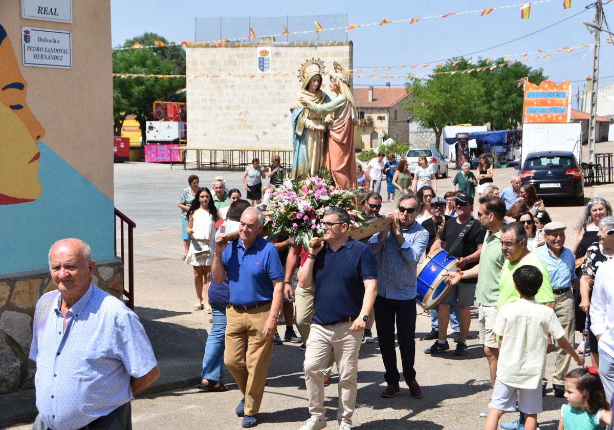 Forfoleda honra a Santa Isabel entre música y tradición