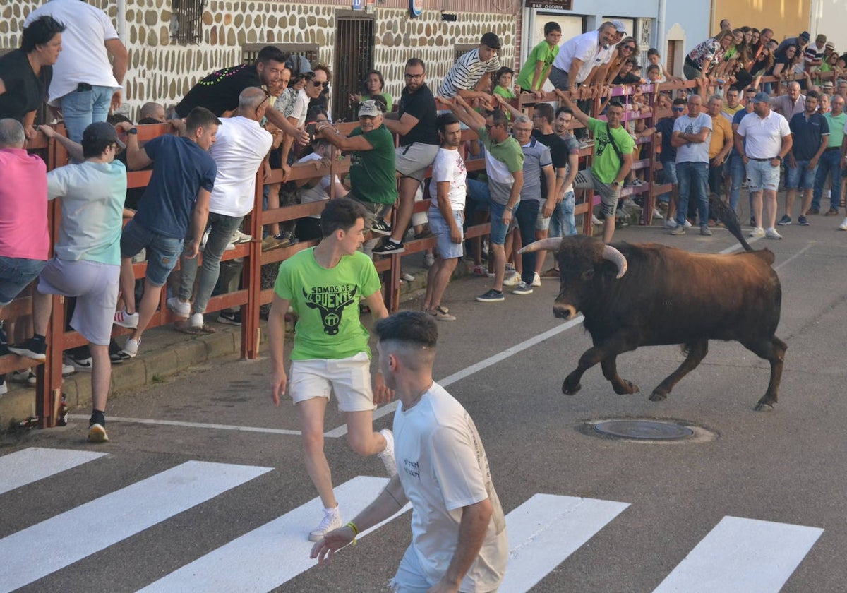 Los mozos durante el encierro del pasado año