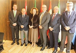 Fernanda Lorenzo junto a la directiva de la Sociedad Española de Urología.