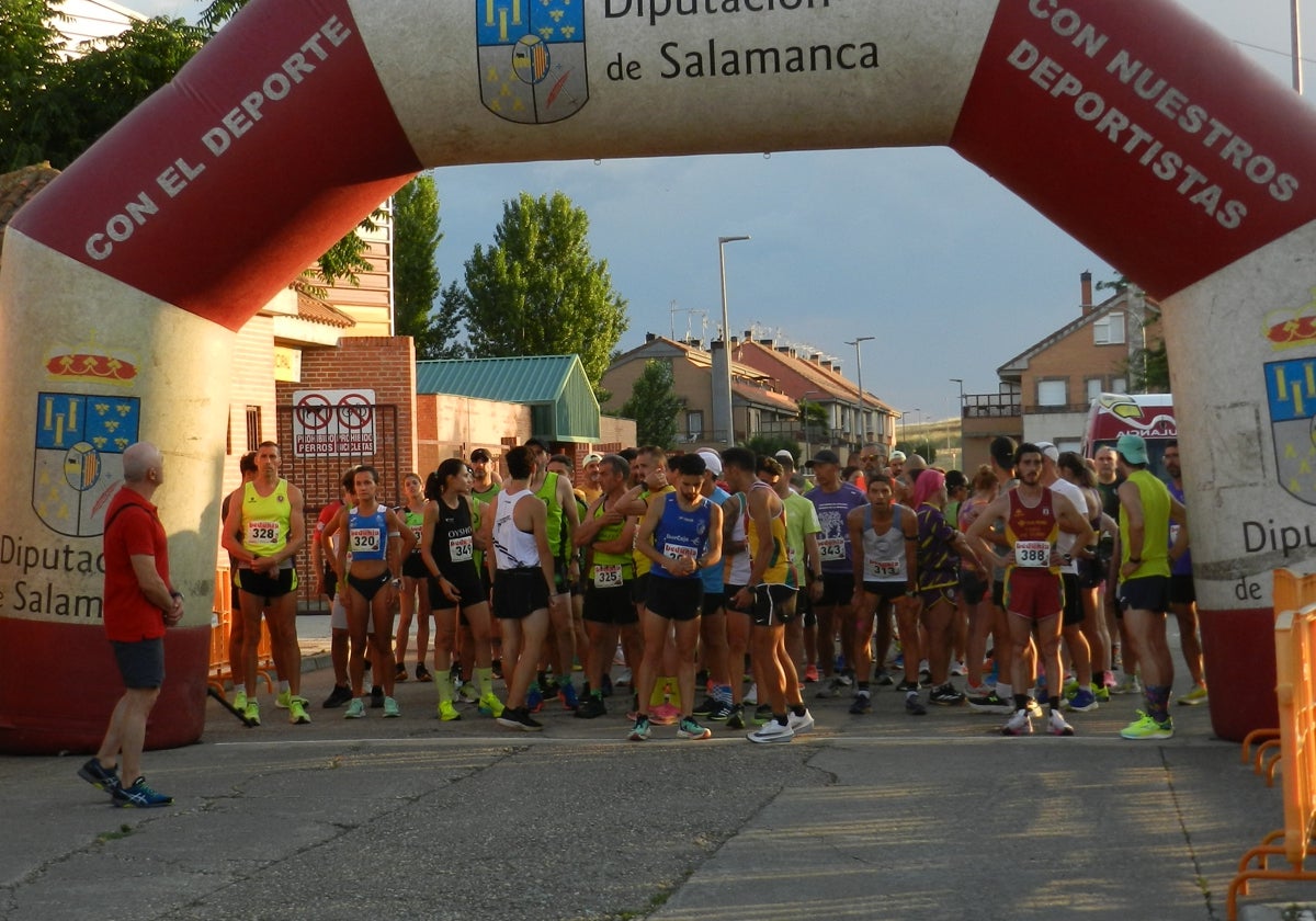 Instantes previos a la salida en Carbajosa.