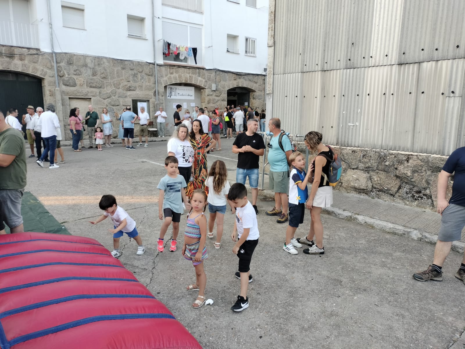 El barrio de La Antigua en Béjar honra a San Cristóbal para despedir sus fiestas de verano