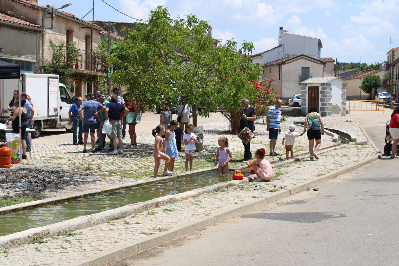 Endrinal despide sus fiestas con el día del Cristo y la paella