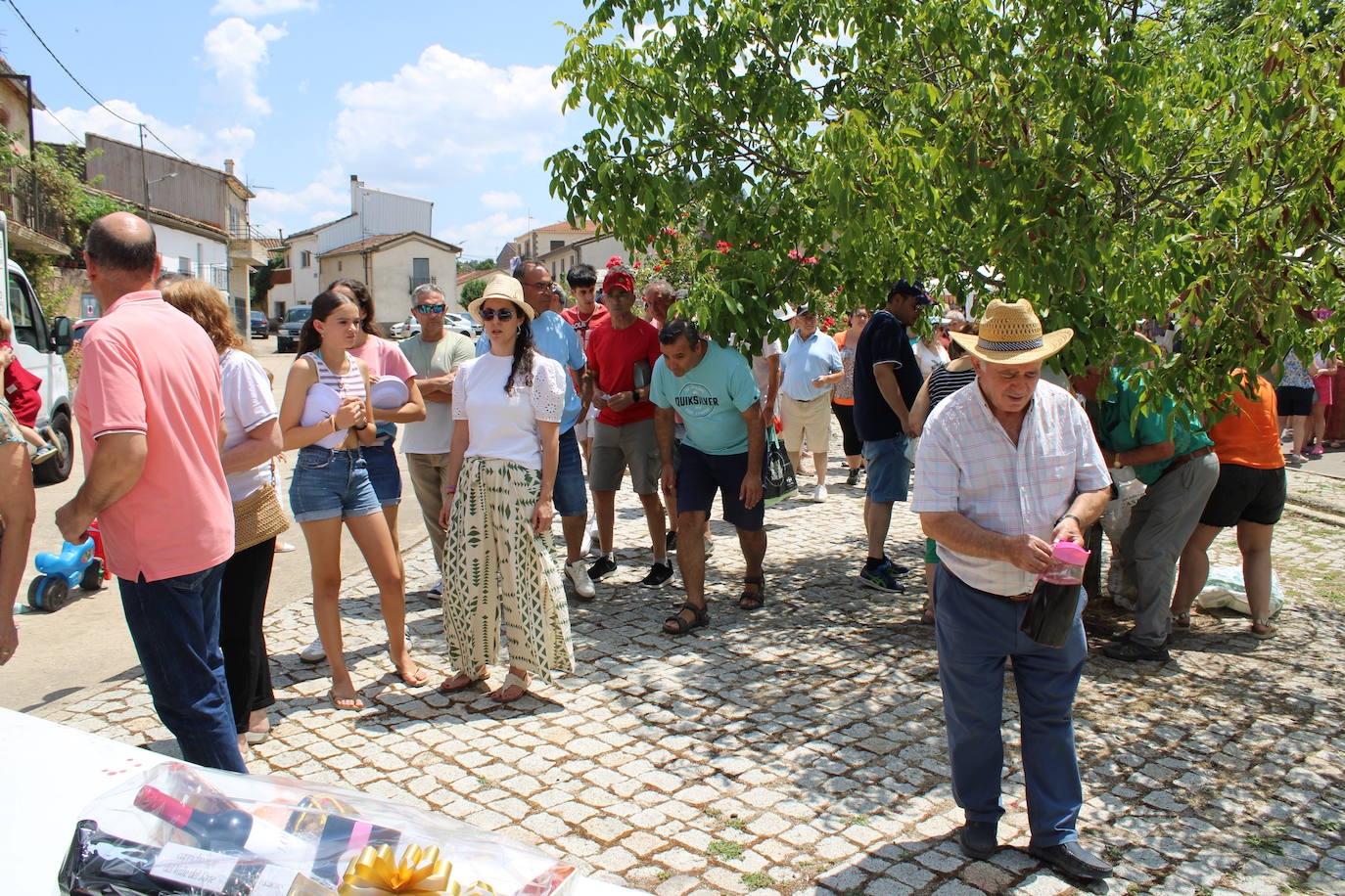Endrinal despide sus fiestas con el día del Cristo y la paella