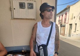 Carlos Aldaba en La Fuente de San Esteban, su nuevo hogar.