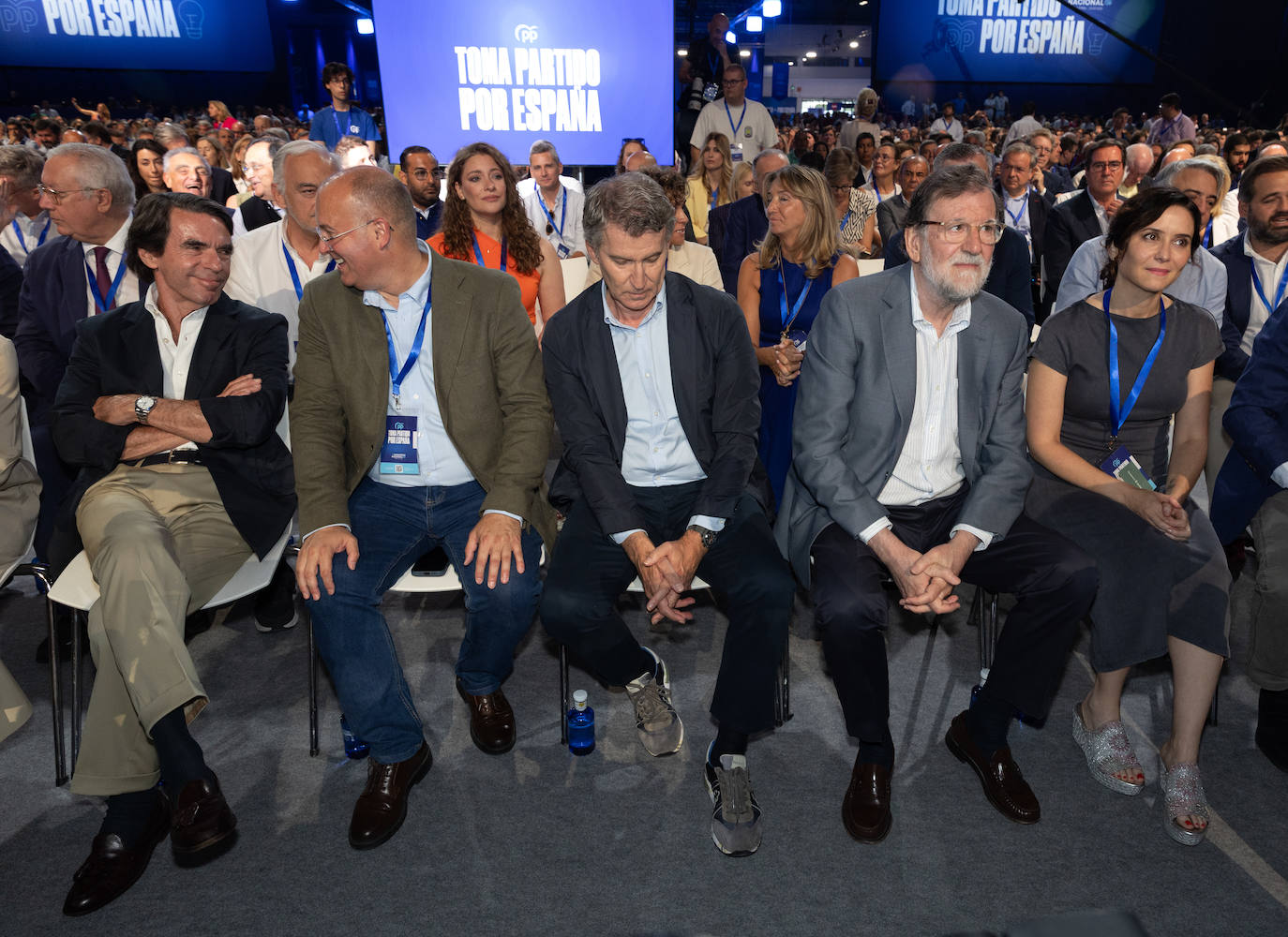 Alberto Núñez Feijóo en el centro de la imagen.